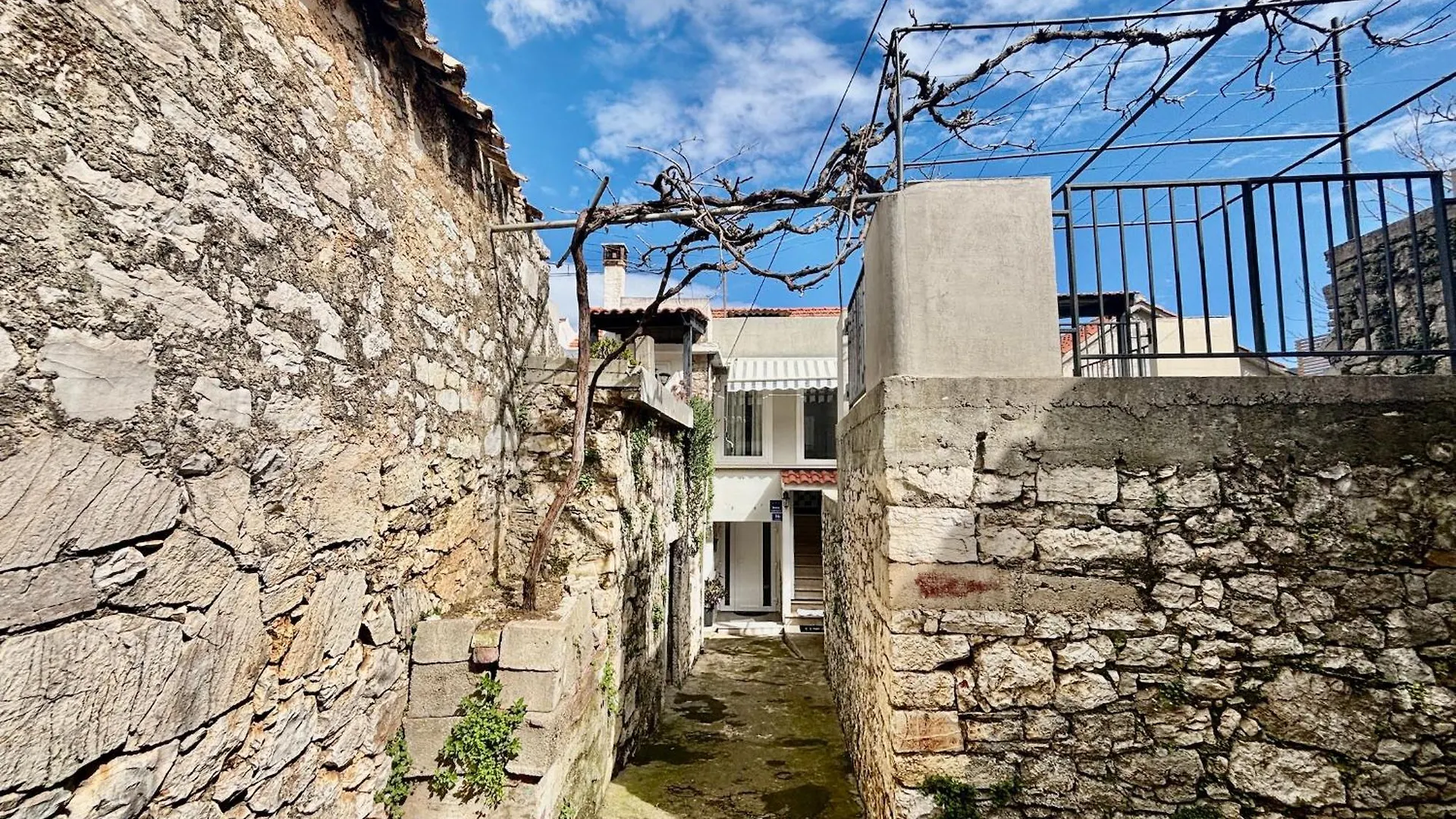 Pietra Storica Apartments 트콘