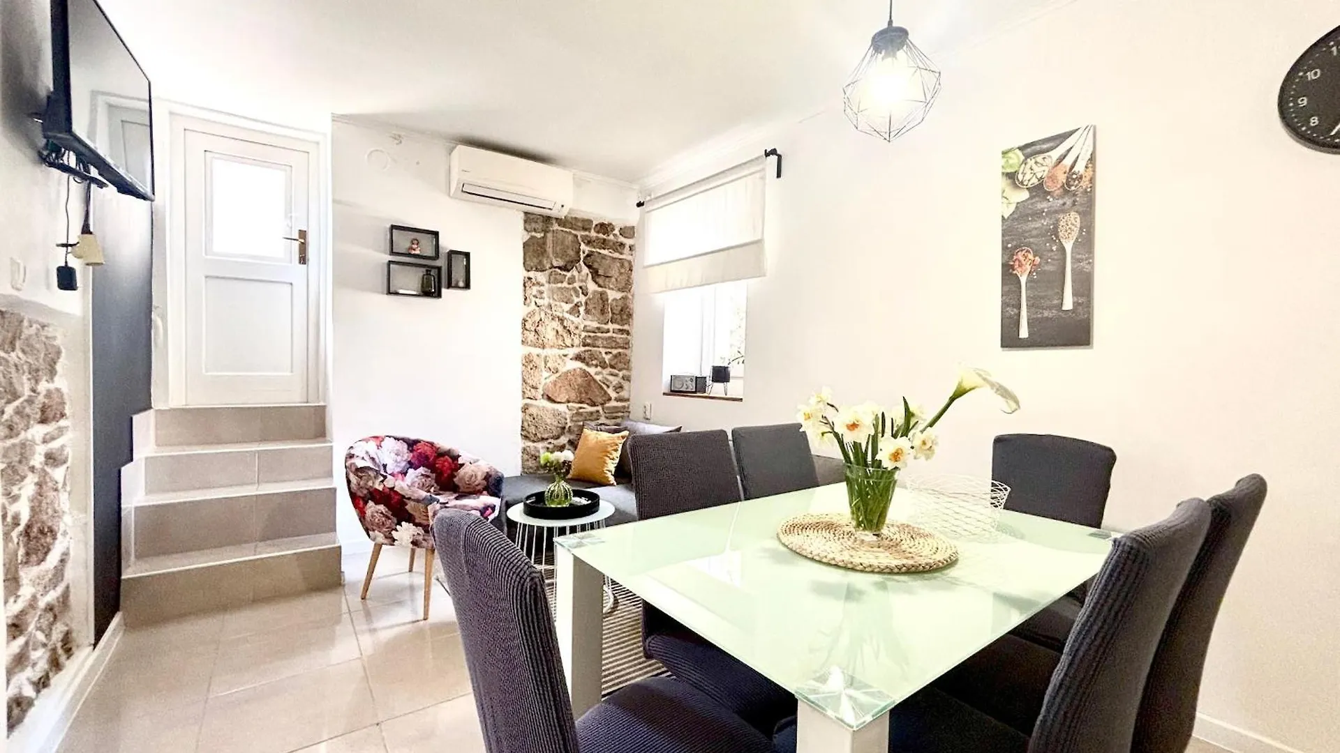 Pietra Storica Apartments 트콘