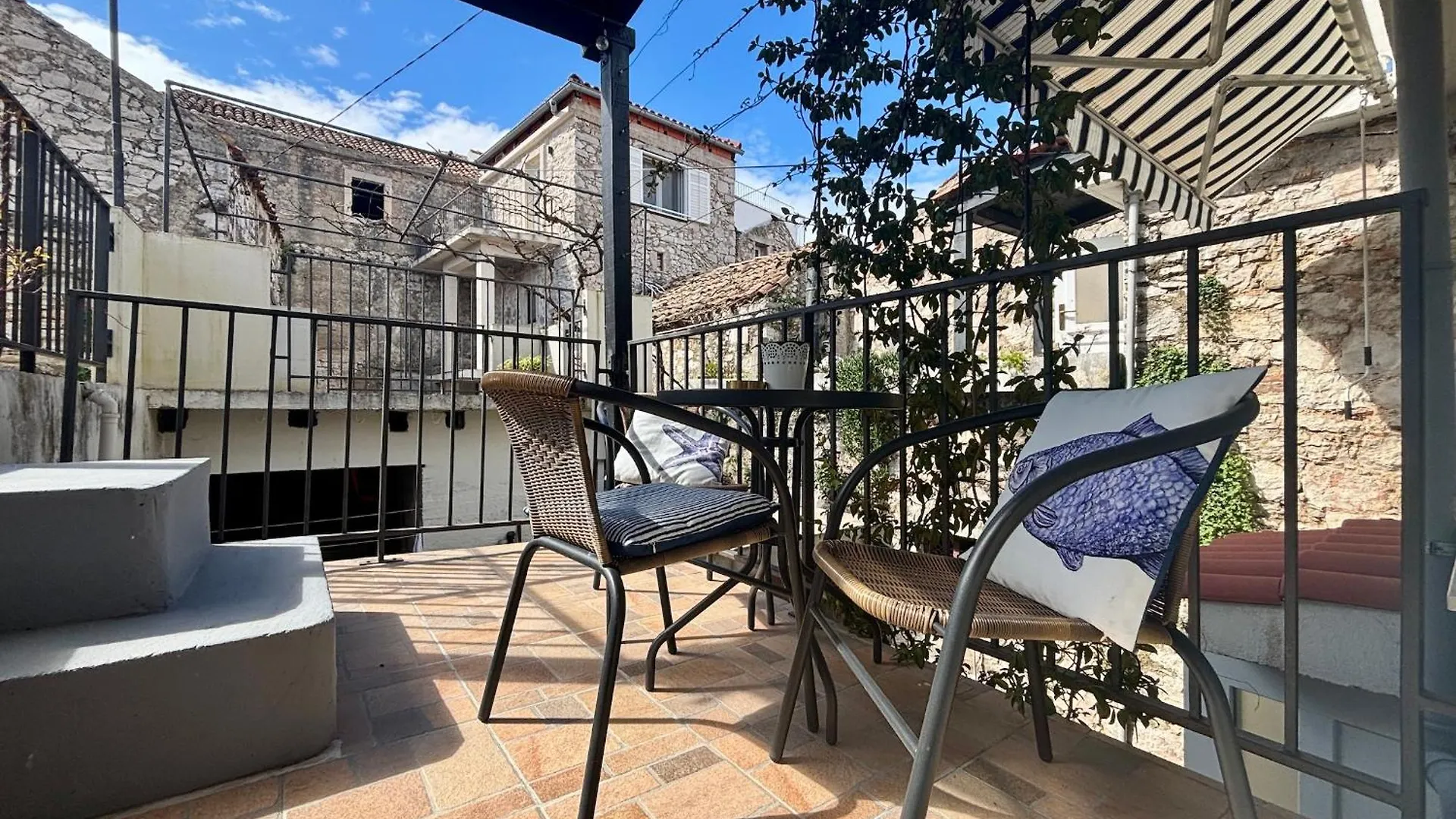 Pietra Storica Apartments 트콘