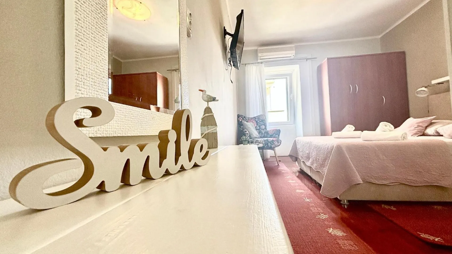 Pietra Storica Apartments 트콘