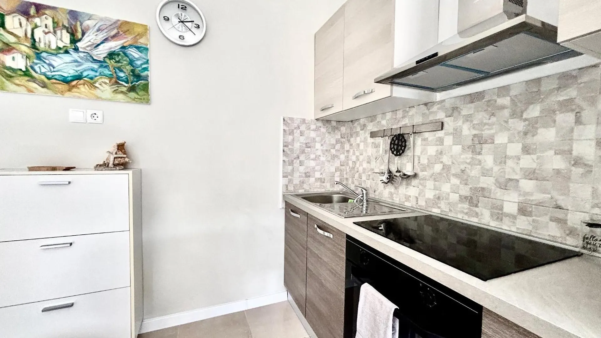 Pietra Storica Apartments 트콘